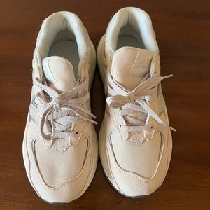 Women’s New Balance 57/40 in Sea Salt.